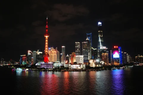 隔江的灯火
