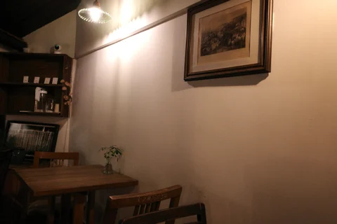 咖啡馆里的光影
