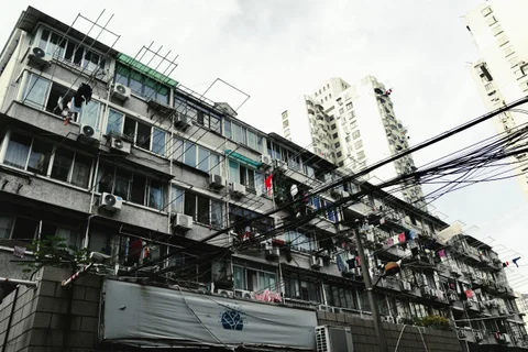 街巷与晾晒的衣服
