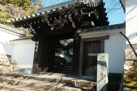 古寺的山门